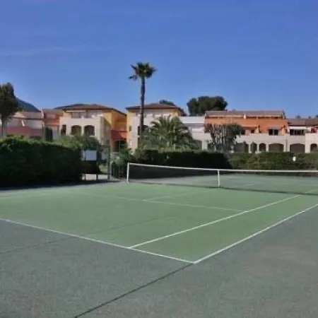 Dans Une Securisee Avec 2 Piscine Et 1 Tennis Cavalaire-sur-Mer