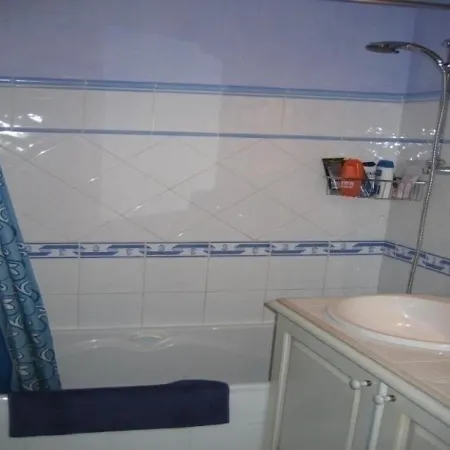 Dans Une Securisee Avec 2 Piscine Et 1 Tennis Cavalaire-sur-Mer
