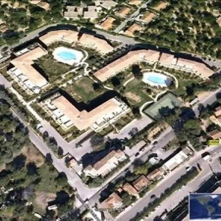 Dans Une Securisee Avec 2 Piscine Et 1 Tennis Cavalaire-sur-Mer