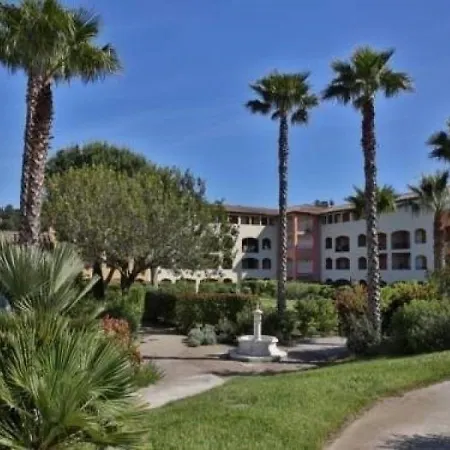 Dans Une Securisee Avec 2 Piscine Et 1 Tennis Cavalaire-sur-Mer